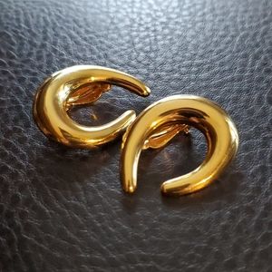VTG clip on earrings